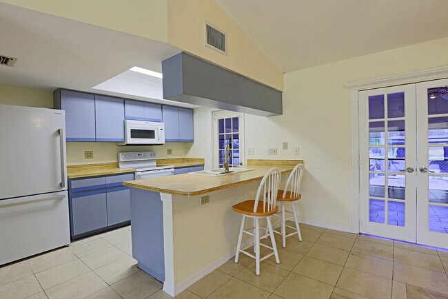 Building Photo - North Fort Myers Single Family Home AVAILABLE NOW