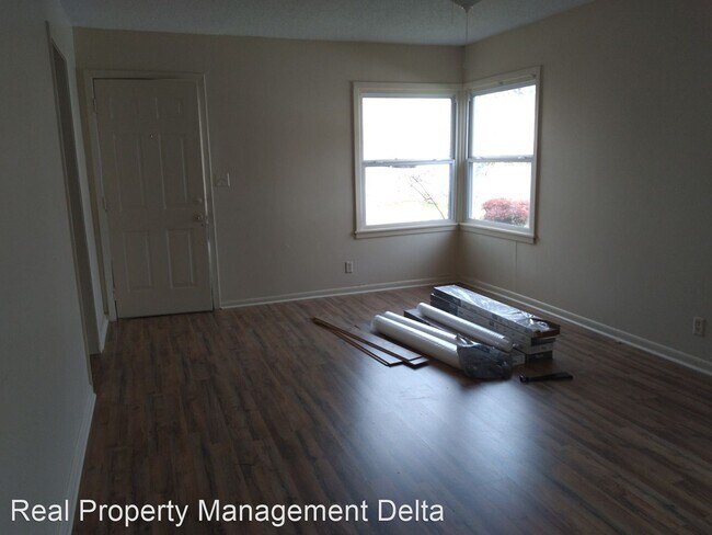 Building Photo - 3 br, 1 bath House - 1509 W. Center Ave.