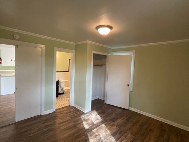 Building Photo - Updated home in Augusta