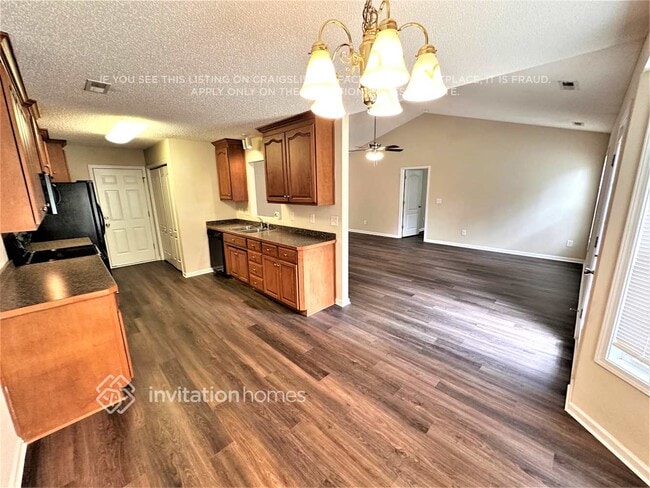 Building Photo - 3040 Hereford Ln