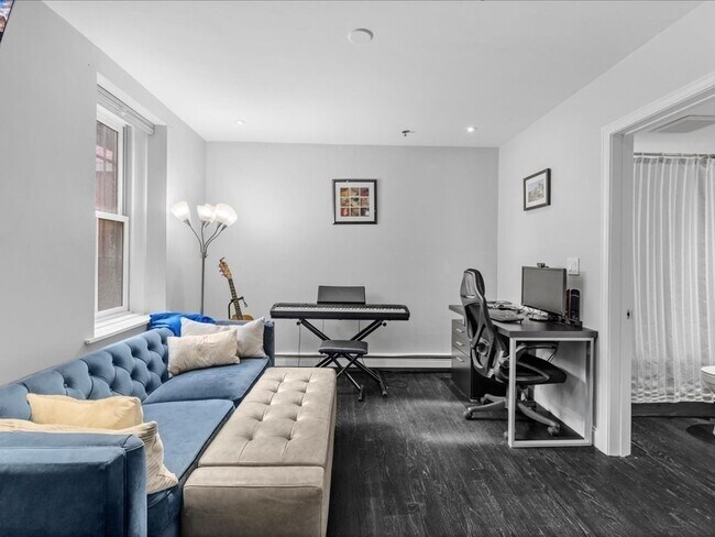 Building Photo - 440 Marlborough St