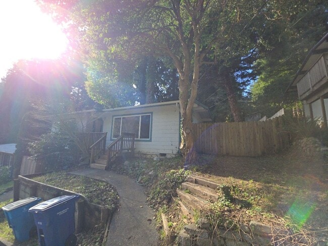 Building Photo - 3BD Sunny Brae home nestled in the Redwoods!