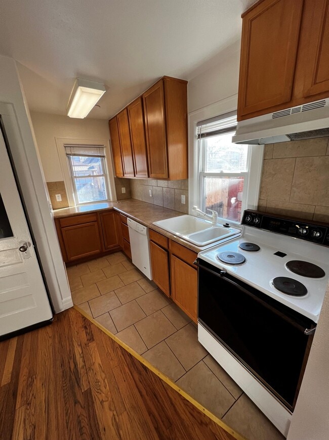 Foto del edificio - 2114 S Washington St