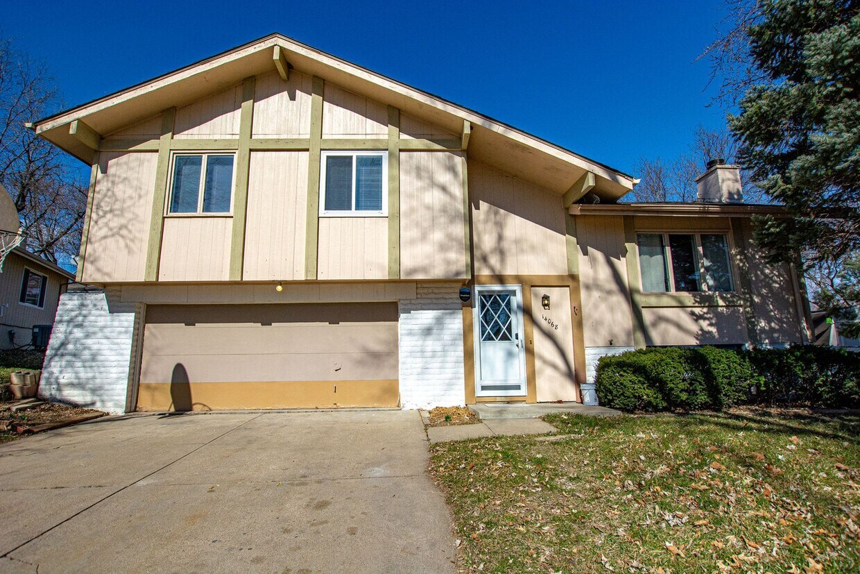 Primary Photo - 3 Bedroom / 2 Bath Home in Millard!