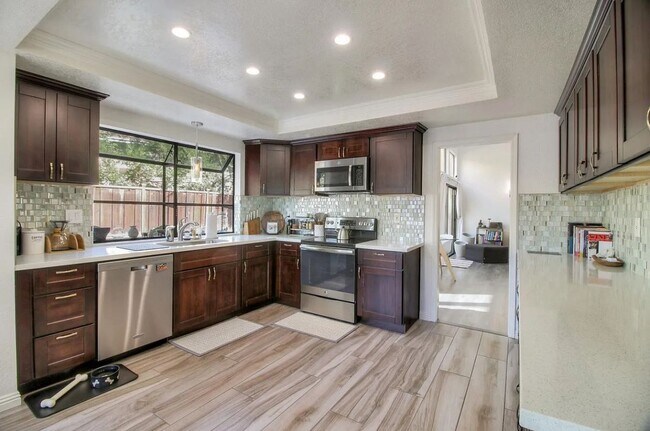 Foto del edificio - 1029 Foothill Dr