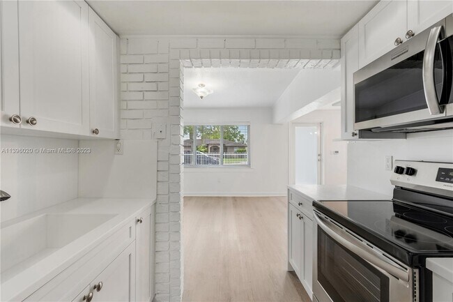 Building Photo - 10041 SW 45th St