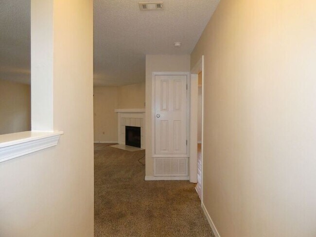 Building Photo - 5708 Bronco Pl