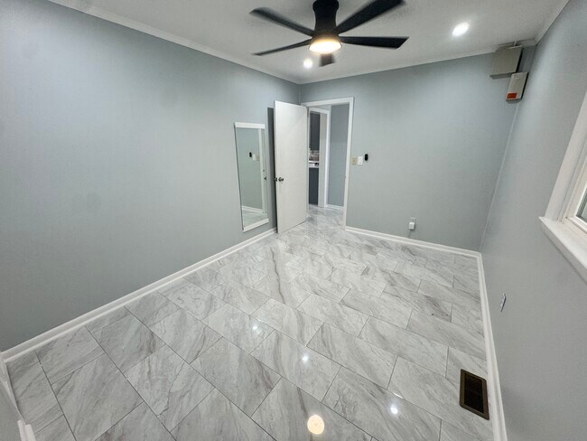 Foto del edificio - 653 E Old Hickory Blvd