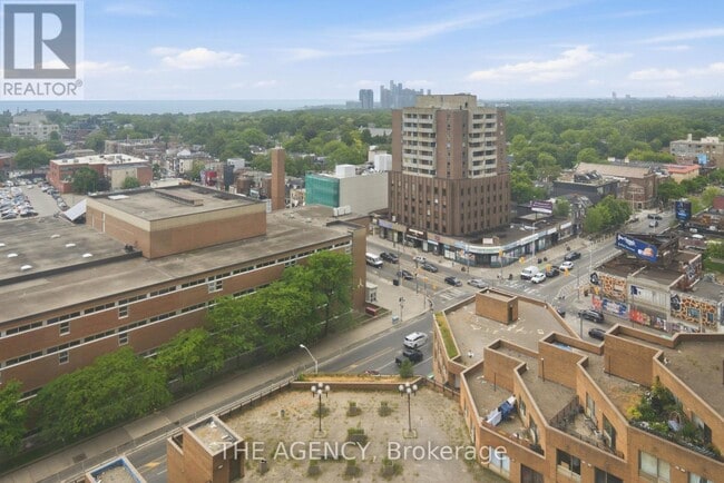 Building Photo - 2360 Dundas St W