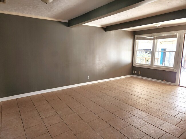 Foto del edificio - 3221 Lawnview St