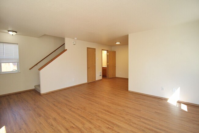 Building Photo - 5038 N Vanderbilt St