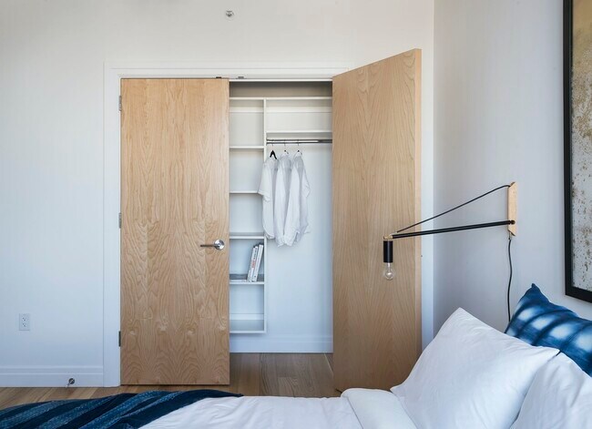 Foto del edificio - 300 Ashland Pl