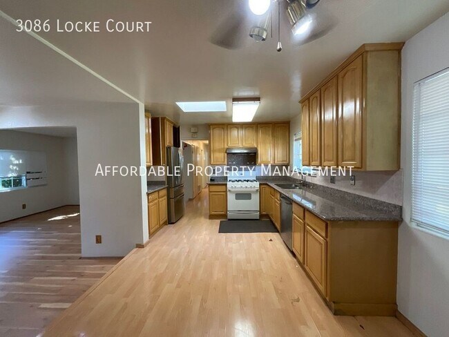 Foto del edificio - 3086 Locke Ct