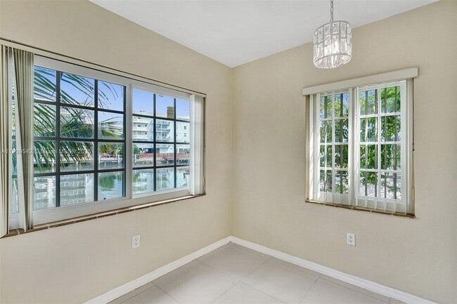 Foto del edificio - 1199 Marseille Dr