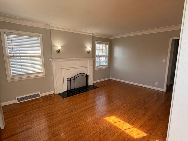 Building Photo - S8 welcome! Remodeled rental available now!