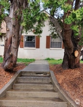 Building Photo - 921 E Alder St