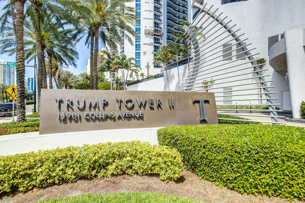 Foto principal - 15901 Collins Ave