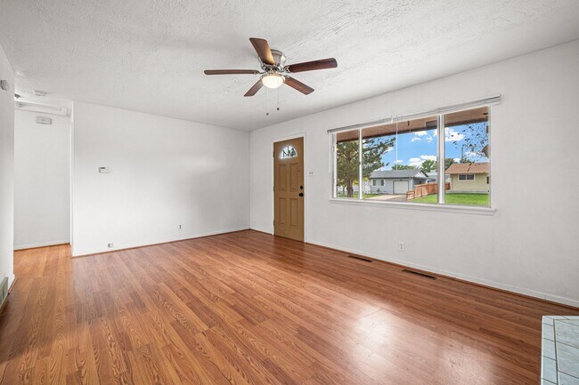 Foto del edificio - 4 Bed ranch home in Pueblo with Garage!