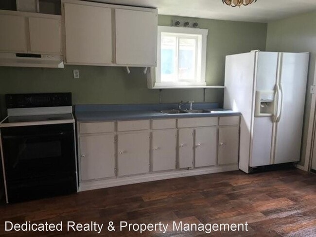 Building Photo - 3 br, 1 bath House - 310 Avenue E.