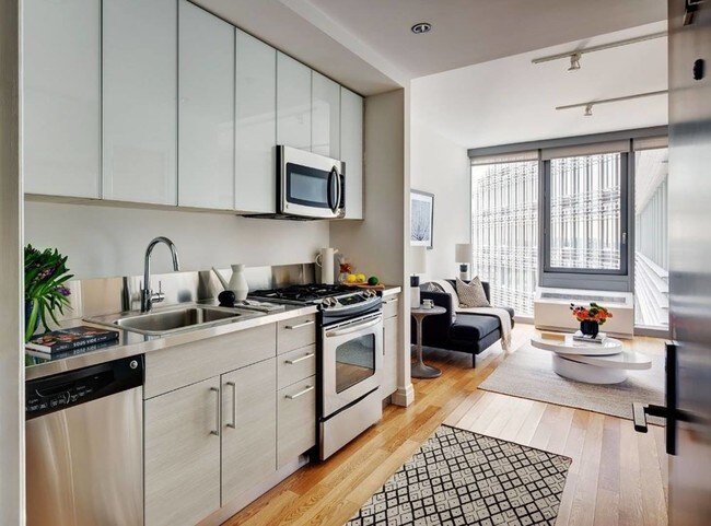 Building Photo - 549-550 W 54th St