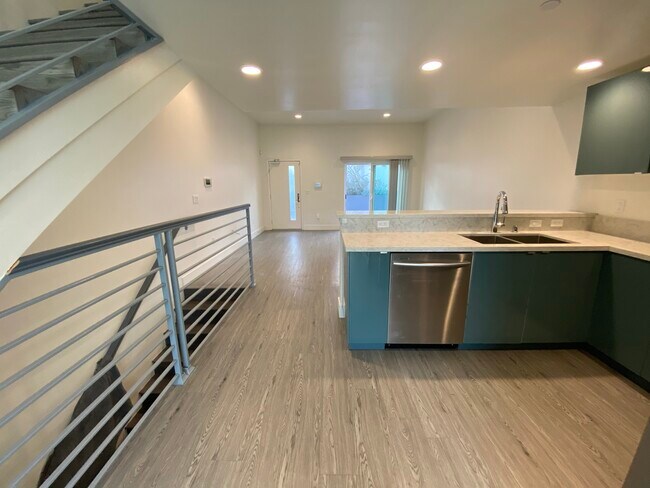 Building Photo - 4461 Tujunga Ave