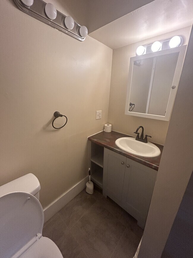 Building Photo - 24 Custer St