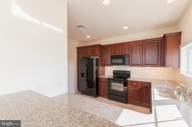 Building Photo - 147 Gilpin Dr