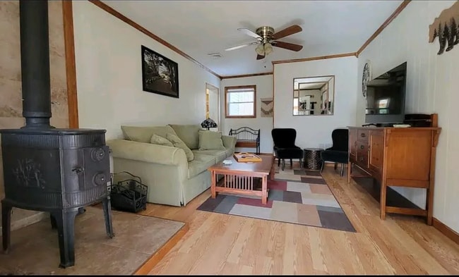 Sala de estar - 172 Toles Hollow Rd