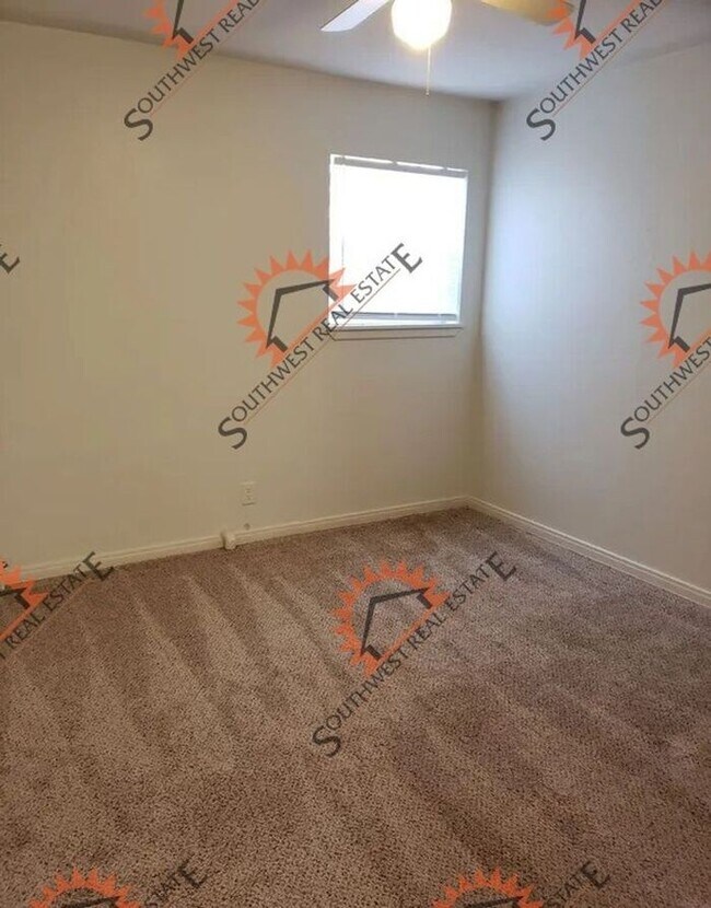 Building Photo - 3 bed 2 bath - Portales