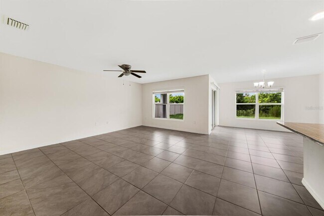 Foto del edificio - 5425 Logan Cave Ave