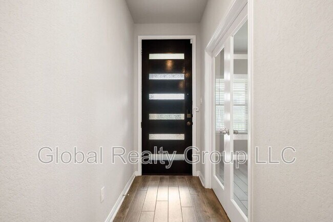 Building Photo - 1220 Ella Xing