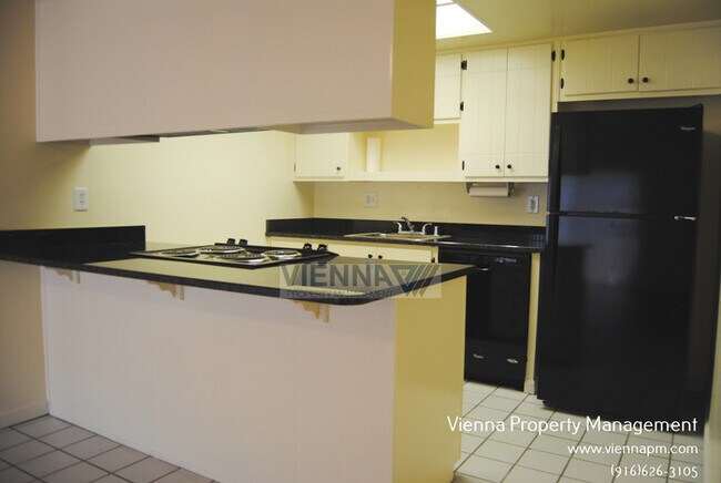 Building Photo - Duplex for Rent in Foothill Farms!