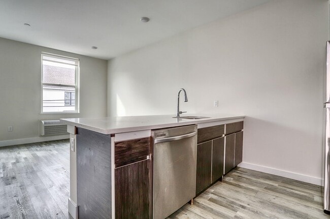 Building Photo - 140 Avenue B