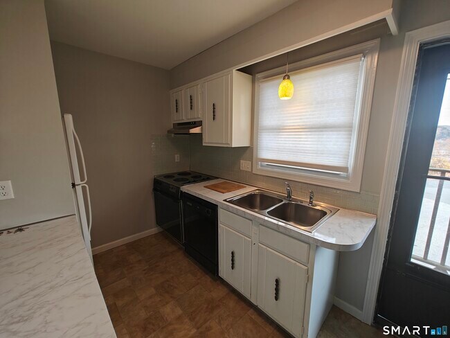 Foto del edificio - 18 Broadview Hts