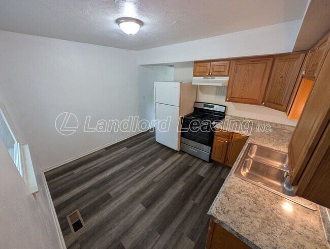 Foto del edificio - Well-Maintained 3-Bedroom Townhouse in Lorain