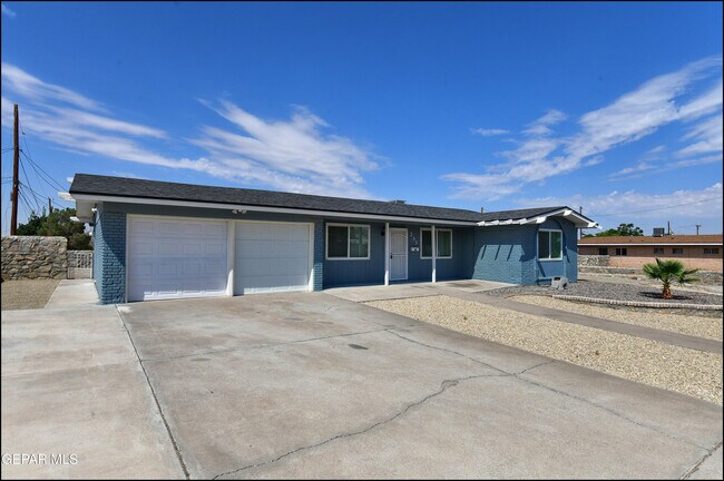 Building Photo - 233 Vista Bonita St