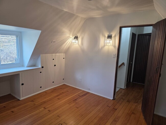 Building Photo - 2119 Highland-