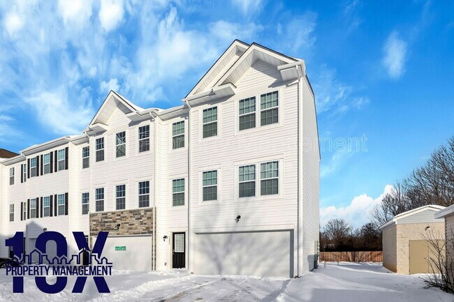 Building Photo - 3246 Mackinac Dr