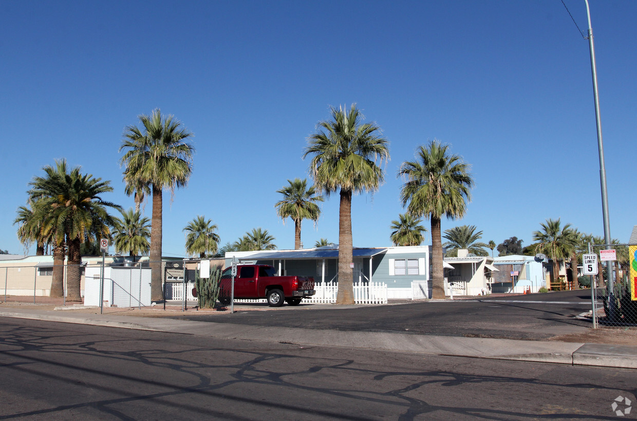 Building Photo - Periwinkle MHP-61 Spaces