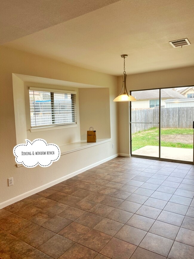 Building Photo - 215 Rim Rock Dr