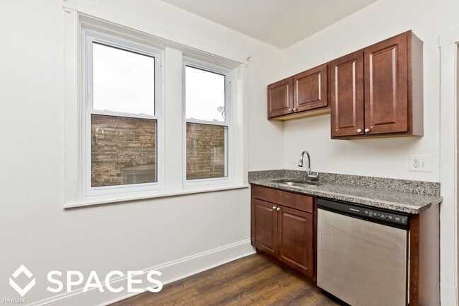 Building Photo - 1 br, 1 bath  - 5430 N Kimball Ave 2E