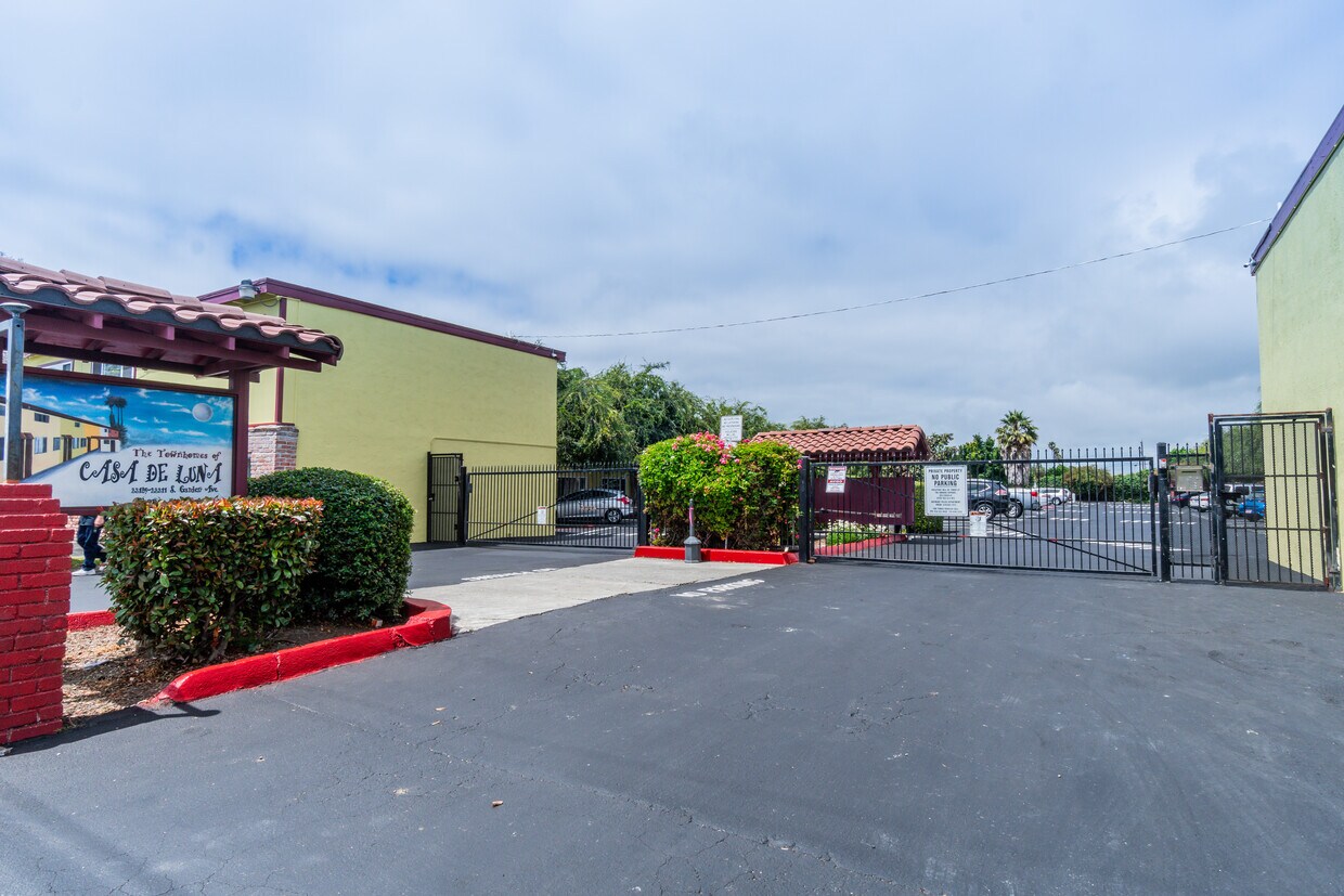 Primary Photo - The Townhomes of Casa de Luna
