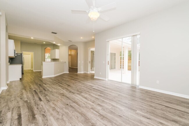 Building Photo - 479 Carriage House Ln