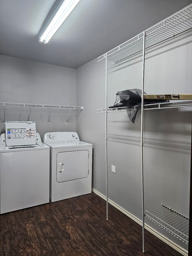 Building Photo - 1909 Brunson Ave