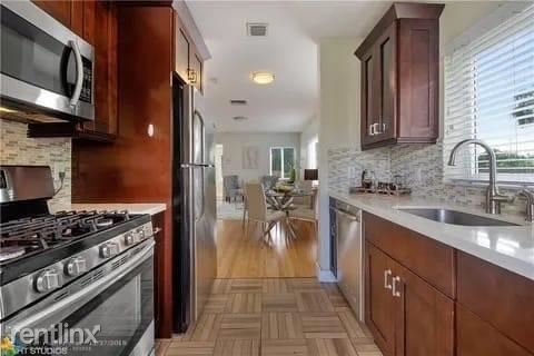 Foto del edificio - 2 br, 1 bath House - 1643 Funston St