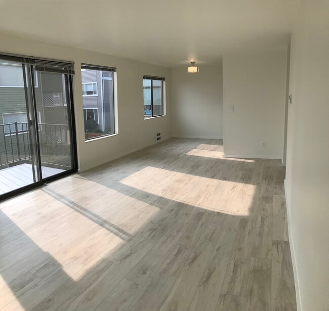 Open living room/dining area - 2325 W Crockett St