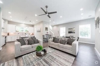 Building Photo - 1329 Buescher Dr