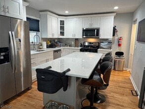 Building Photo - 77 Martin St