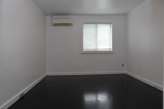 Bedroom - 12 Sunset Dr