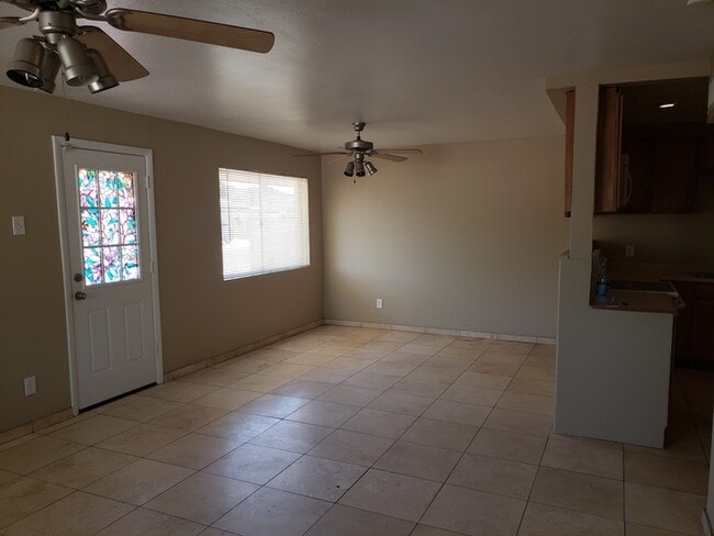 Building Photo - 841 E Cinnabar Ave